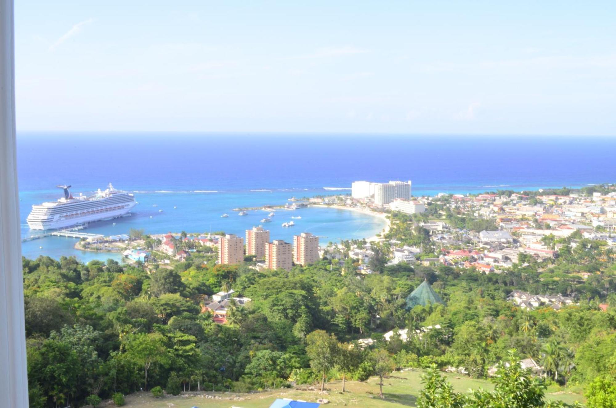 Pink Rock Inn Bed And Breakfast Ocho Rios Exteriör bild