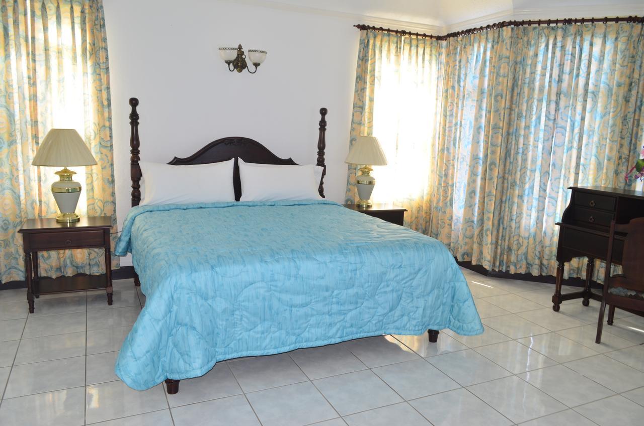 Pink Rock Inn Bed And Breakfast Ocho Rios Exteriör bild